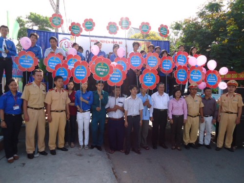 Program to boost traffic safety awareness among youth  - ảnh 1